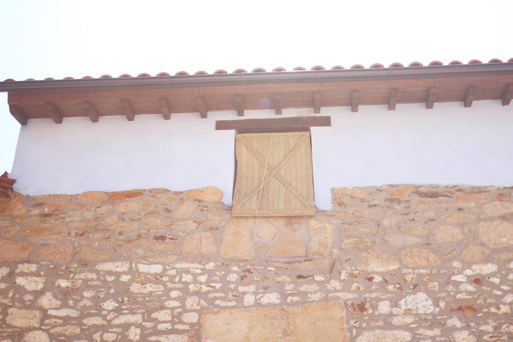 La Grulla Dorada Guest House Perales del Puerto Ngoại thất bức ảnh